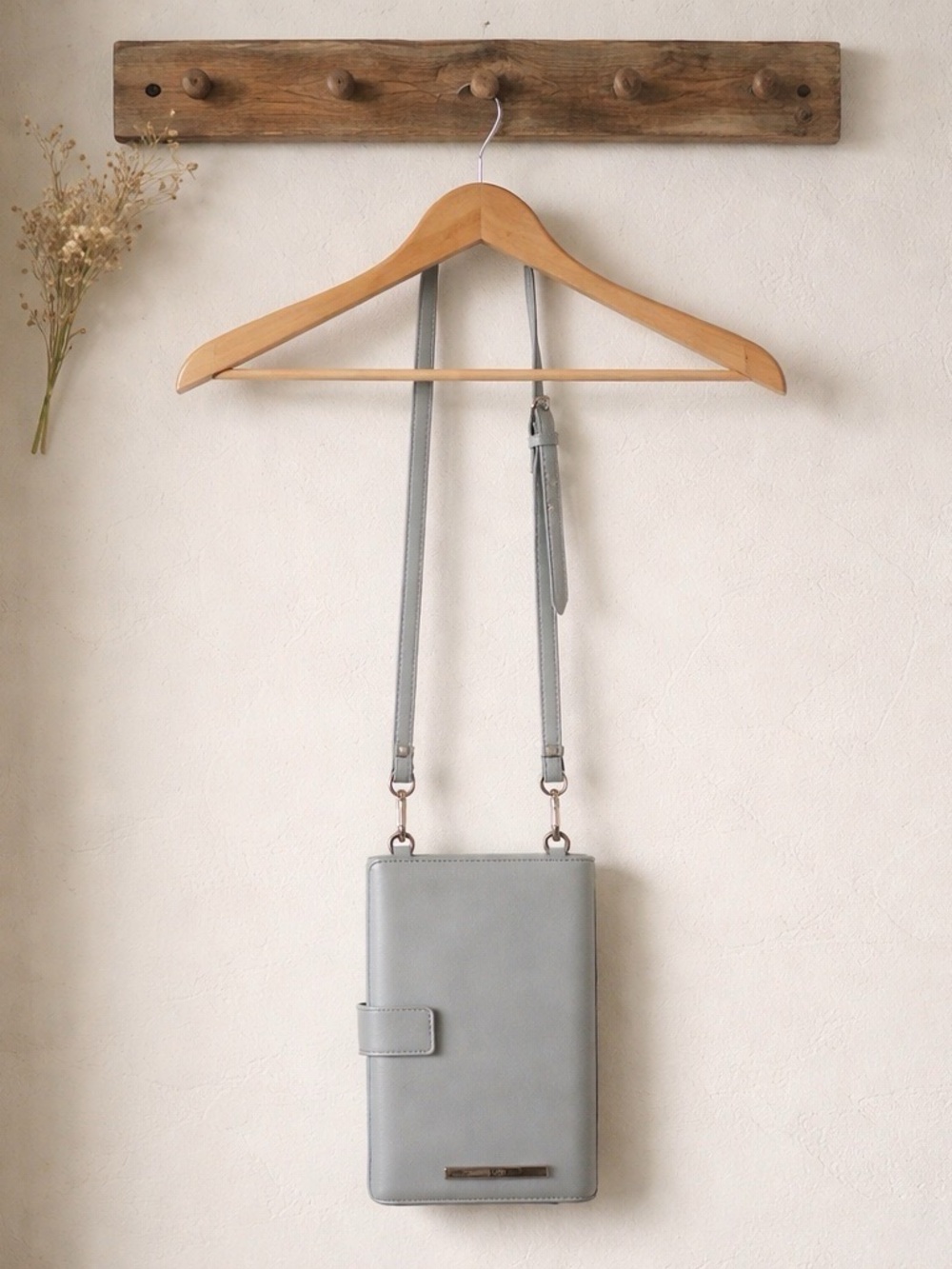 STEVE MADDEN GRAYISH PASTEL BLUE CROSSBODY PHONE WALLET CASE
